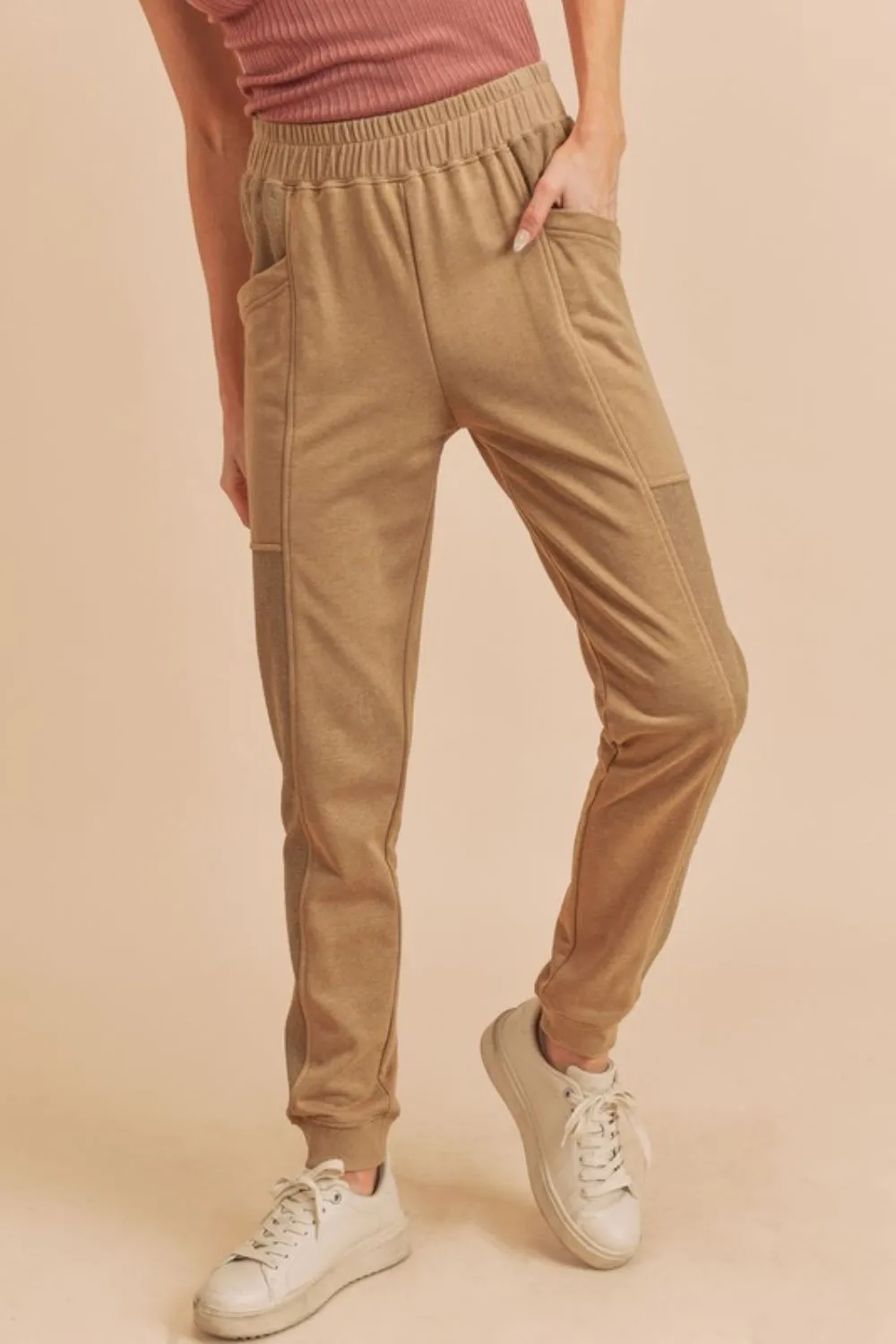 Aemi   Co Elastic Waist Joggers with Pockets