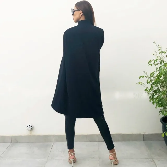 AW19 BLACK CREPE ELEGANT GRADUATED SHORT CAPE