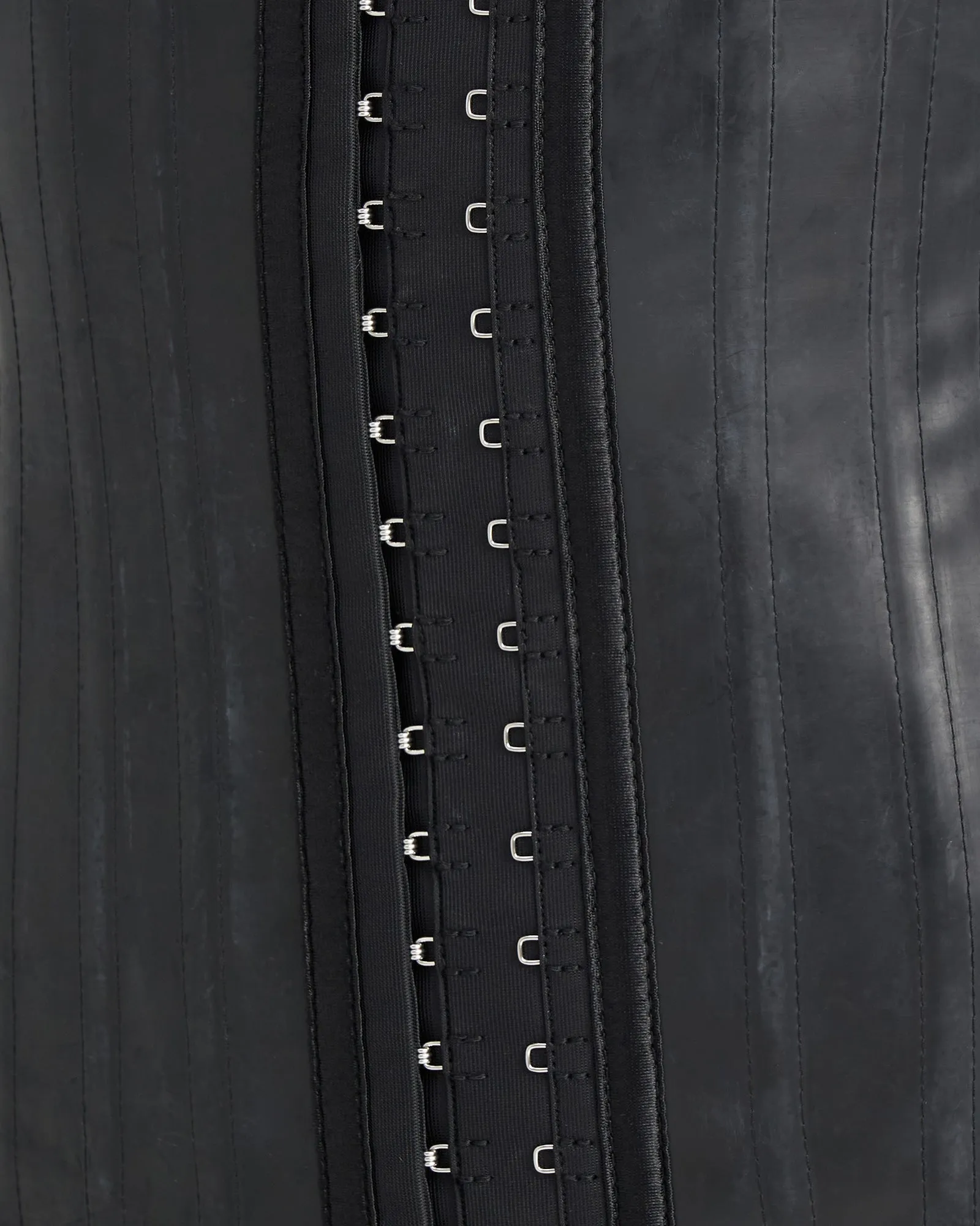 Core Trainer Supreme Underboob Black