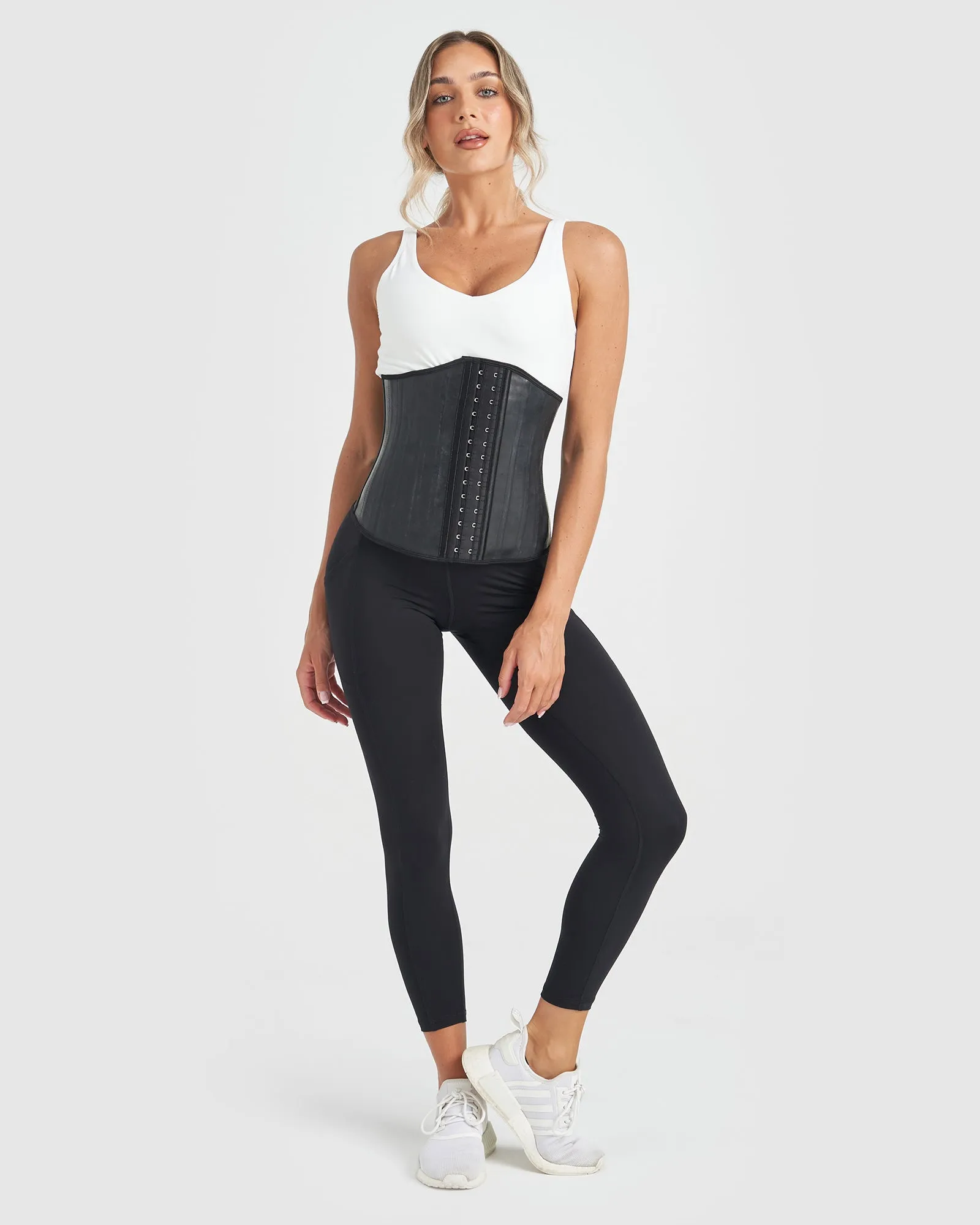 Core Trainer Supreme Underboob Black