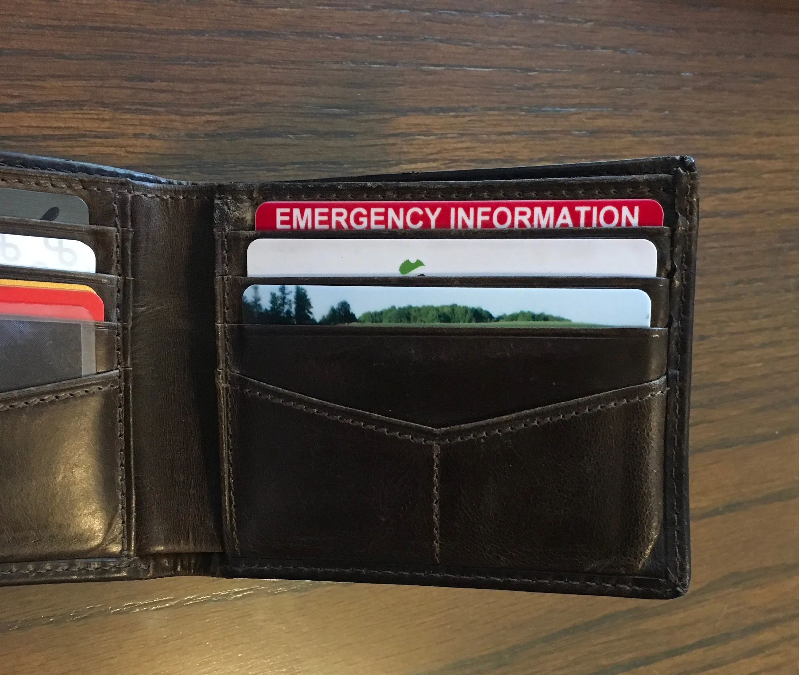 Customized Emergency Contact Wallet Card – Durable, Waterproof, and Essential for Safety