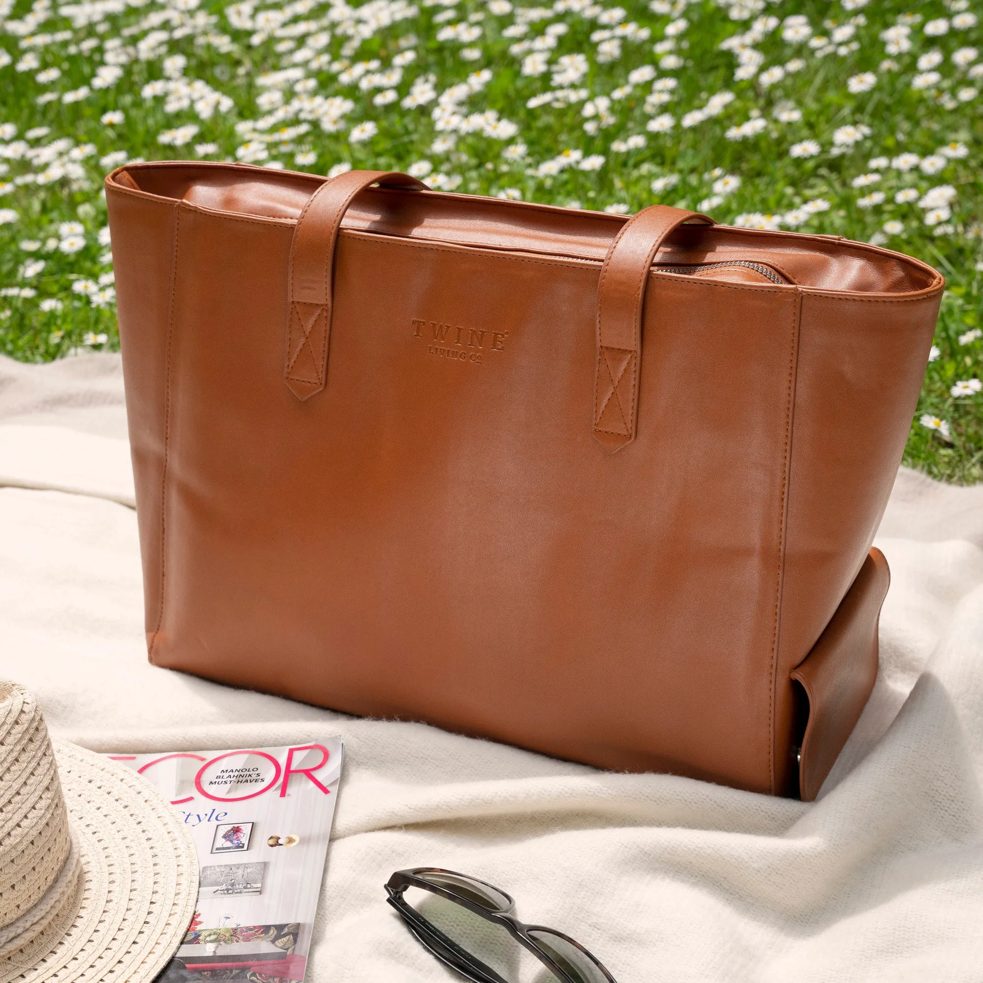 INSULATED WINE TOTE WITH SPOUT