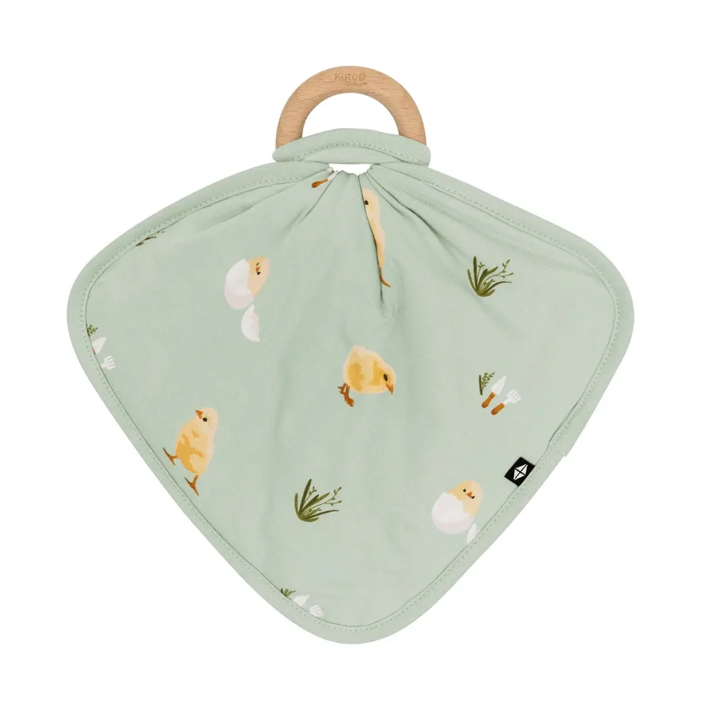 Kyte Baby Lovey with Removable Wooden Teething Ring in Aloe Chick