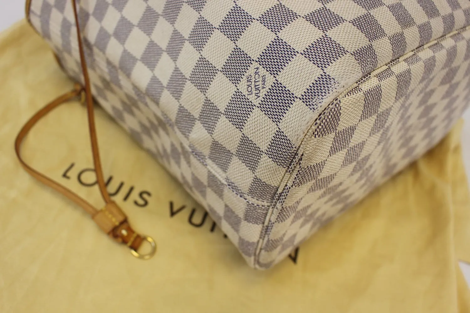 LOUIS VUITTON Damier Azur White Neverfull MM Tote Bag