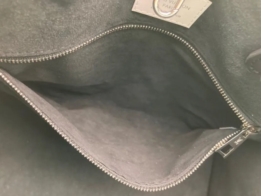 Louis Vuitton Epi Leather Onthego MM in Grenade White