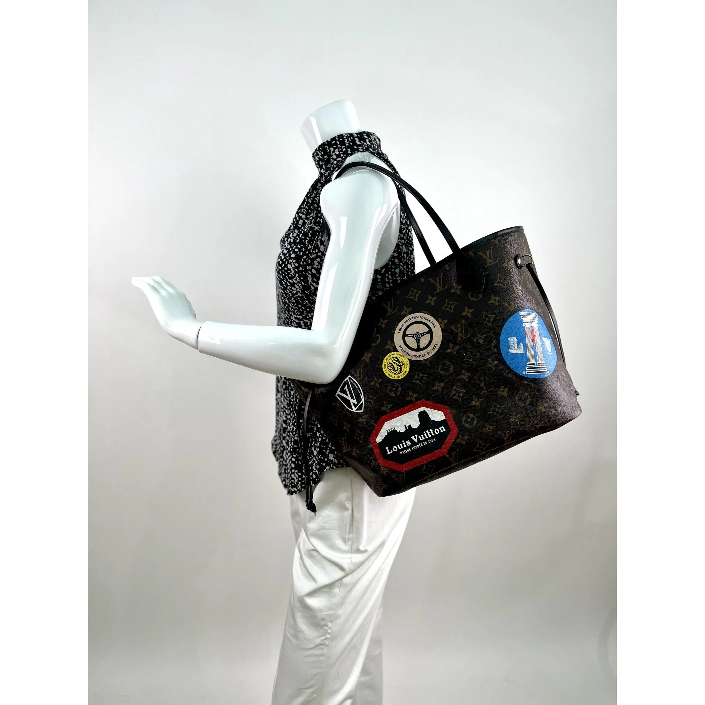 Louis Vuitton Monogram World Tour Neverfull MM