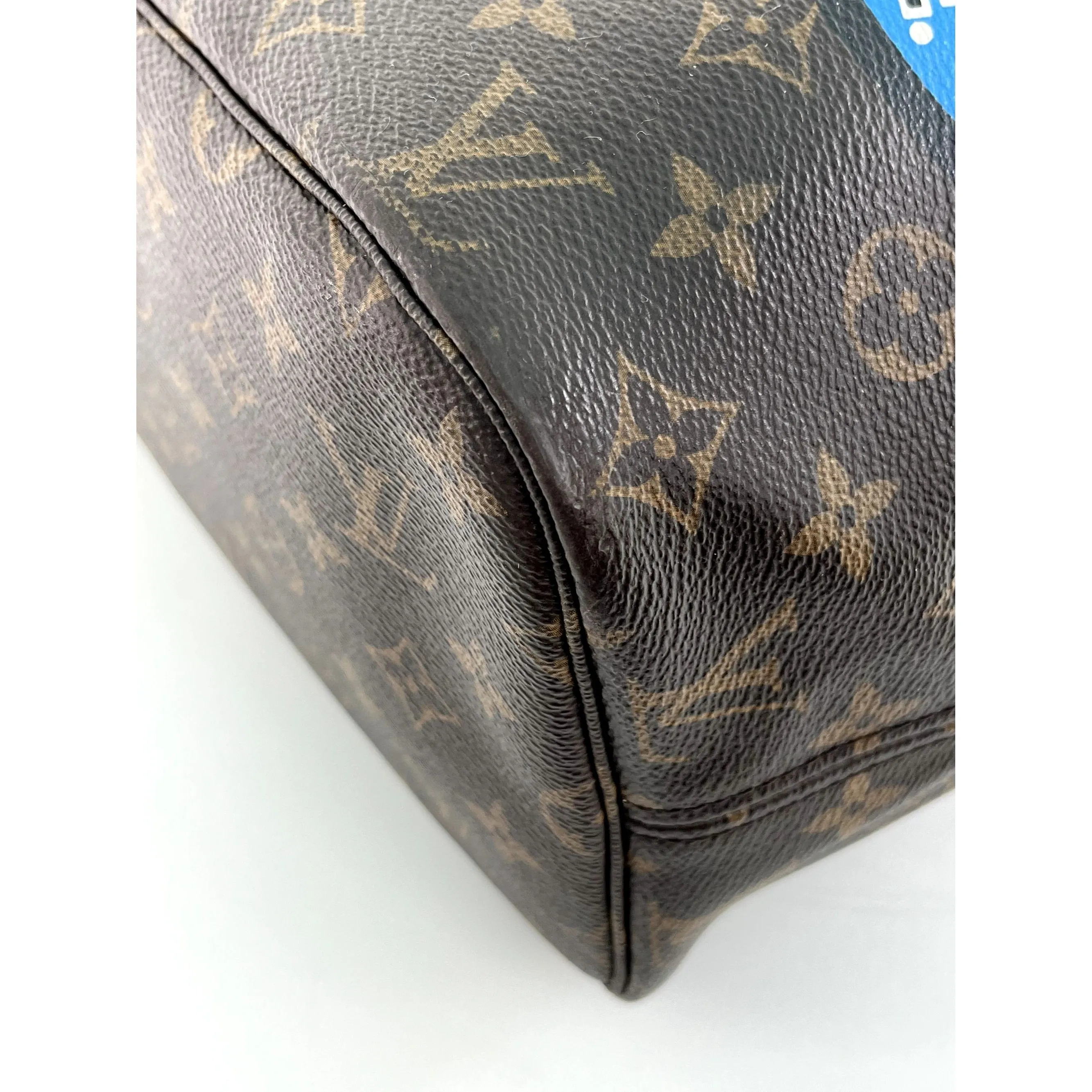 Louis Vuitton Monogram World Tour Neverfull MM