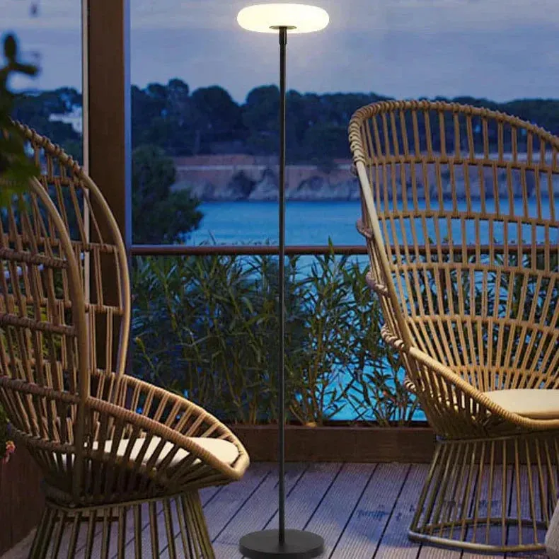 Signature Outdoor Solar Light – Stylish & Energy-Efficient Garden Illumination