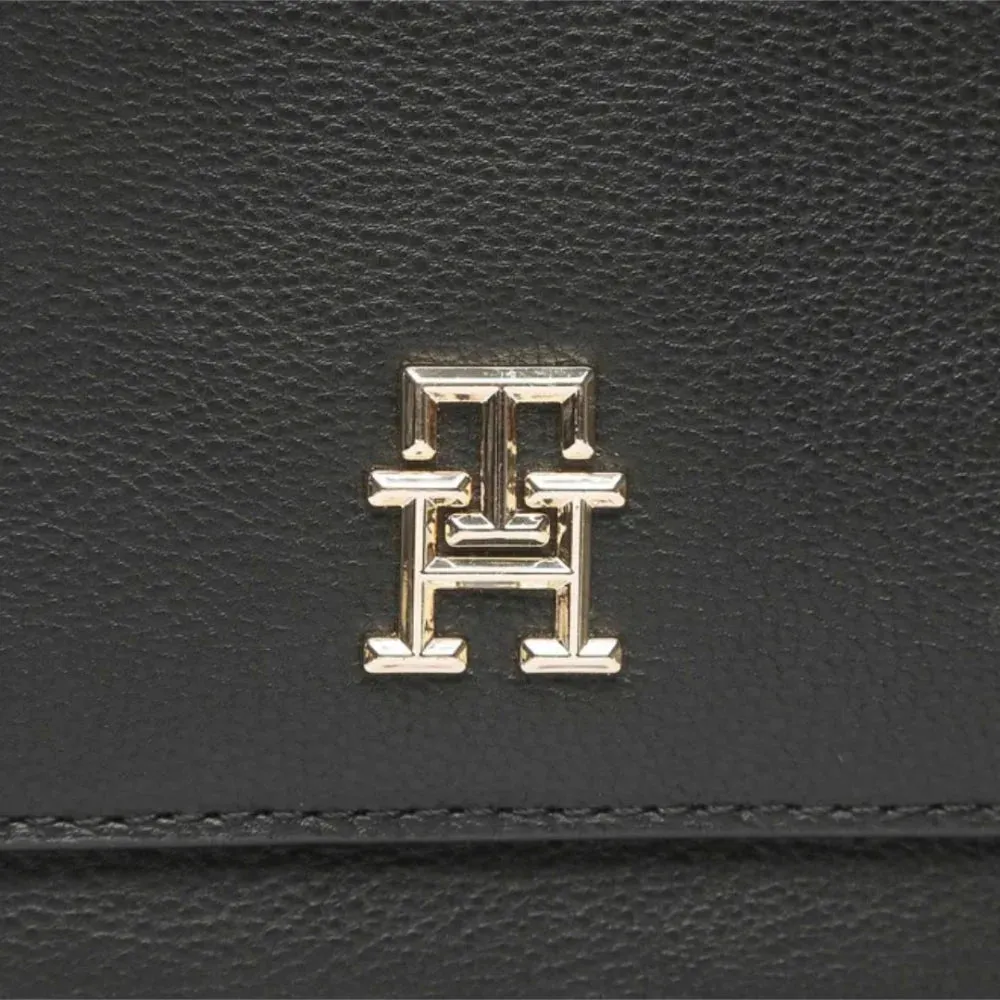 Tommy Hilfiger Life Shoulder Bag AW0AW14510-BLK