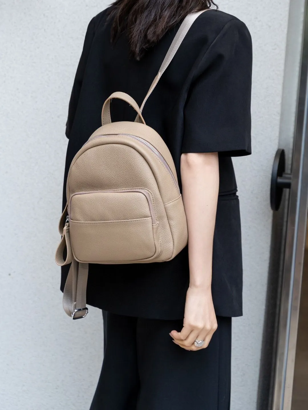 Women's First Layer Cowhide Leather For Simple Backpacks
