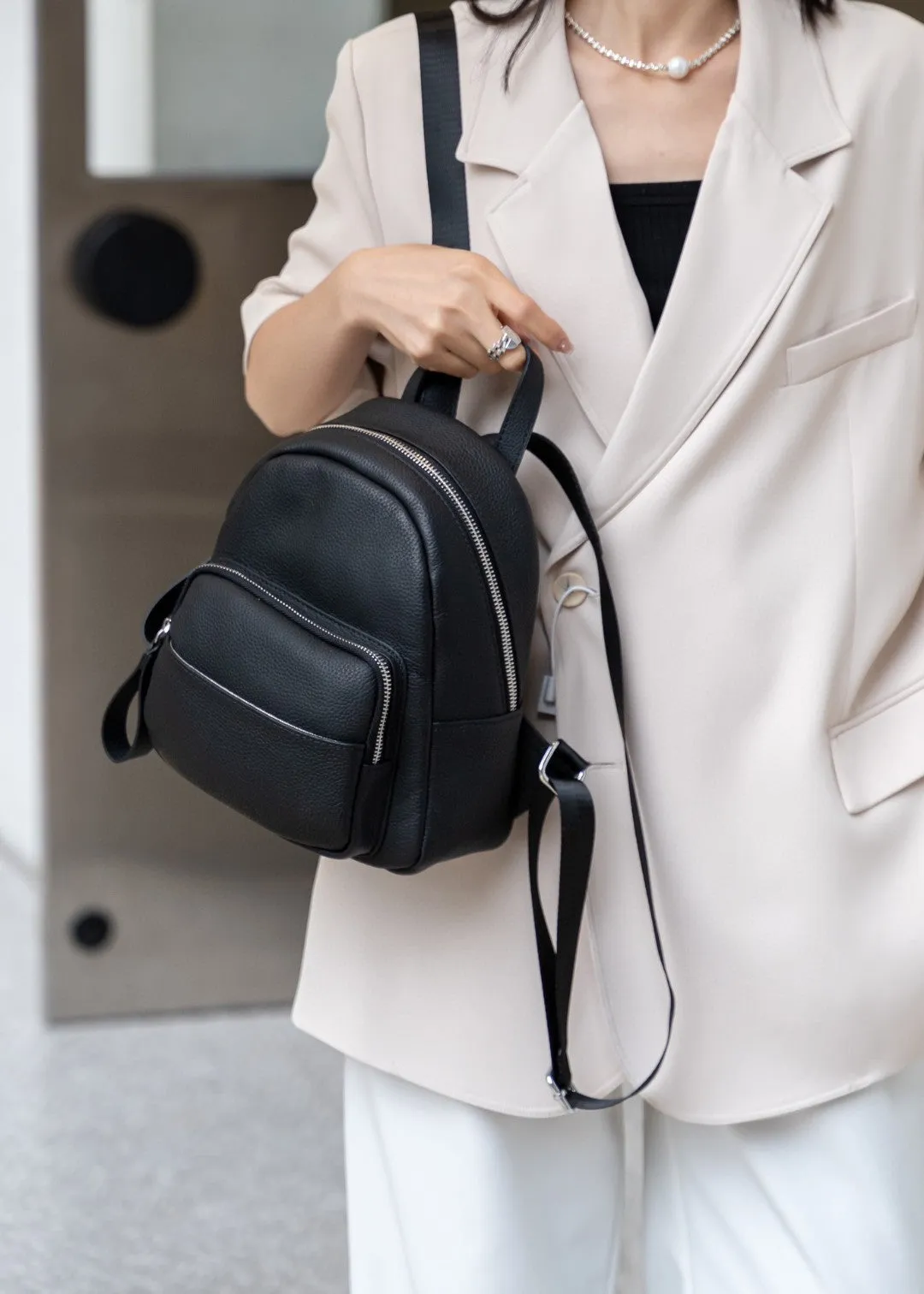 Women's First Layer Cowhide Leather For Simple Backpacks